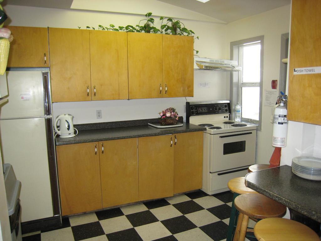 Kelowna Okanagan Lake Hostel Zewnętrze zdjęcie