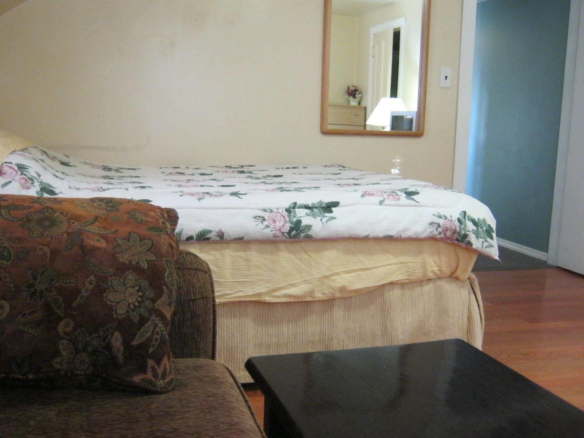 Kelowna Okanagan Lake Hostel Zewnętrze zdjęcie