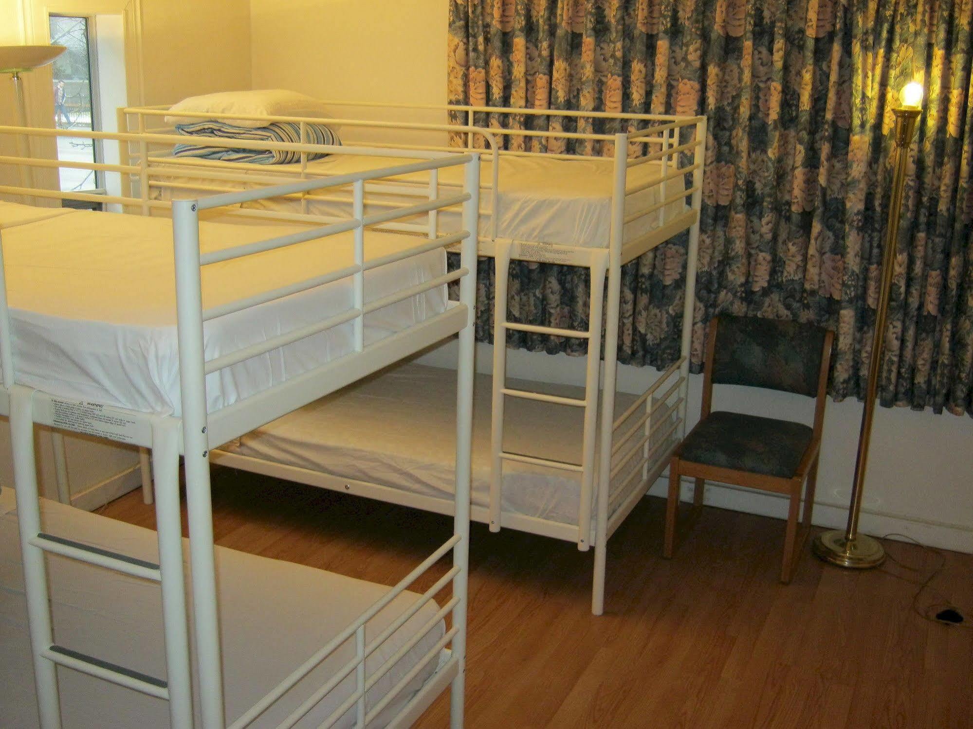 Kelowna Okanagan Lake Hostel Zewnętrze zdjęcie