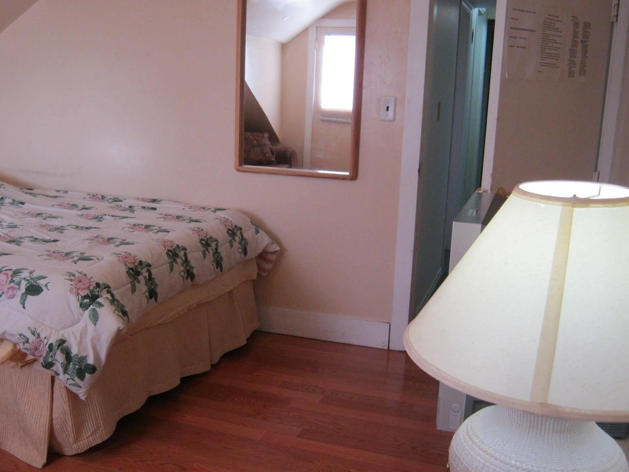 Kelowna Okanagan Lake Hostel Zewnętrze zdjęcie