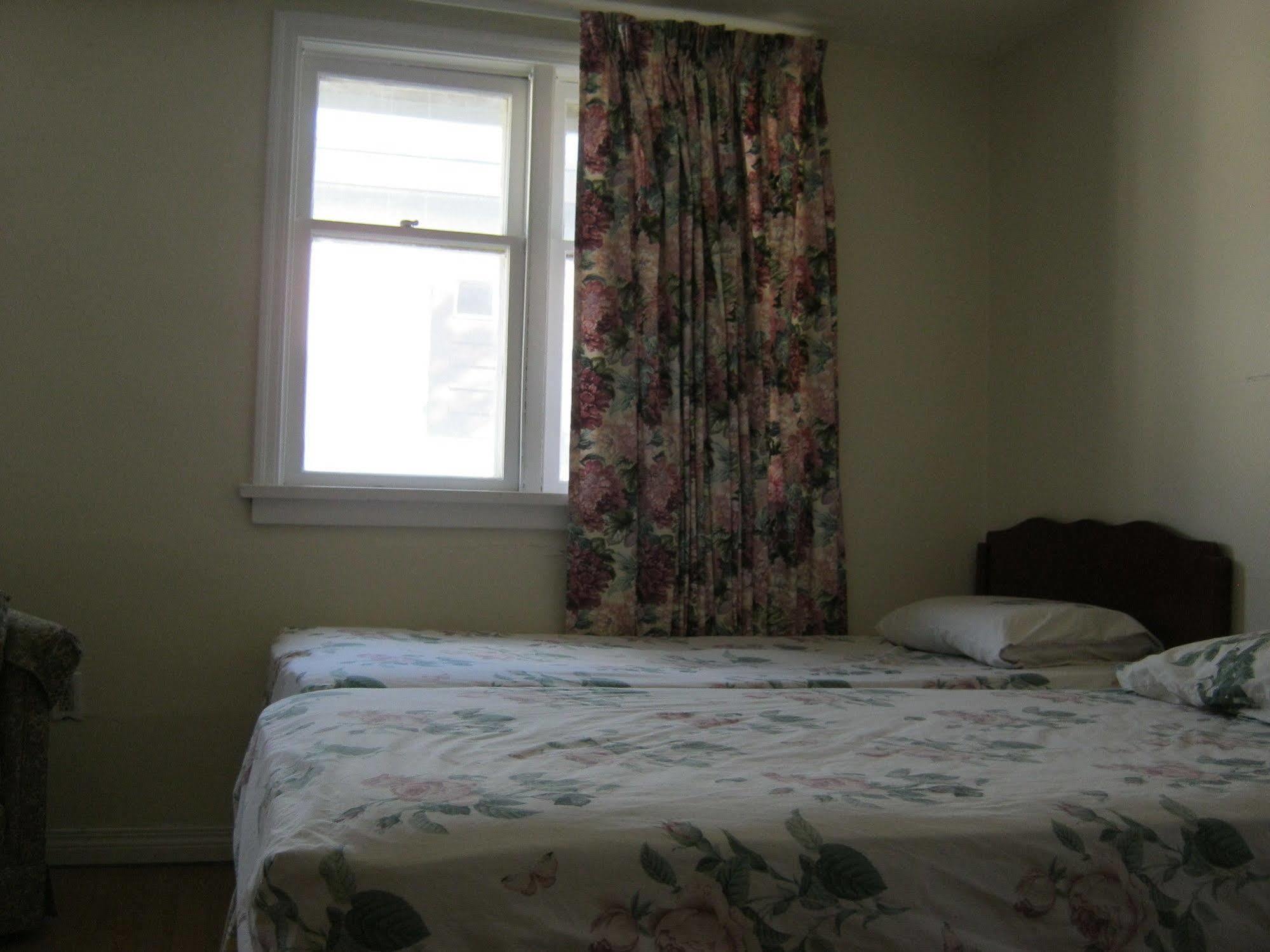Kelowna Okanagan Lake Hostel Zewnętrze zdjęcie